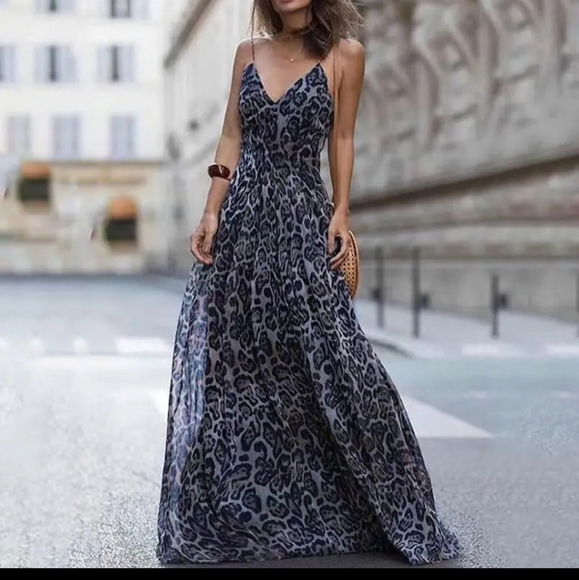 Luxurious Grey Leopard Print Chiffon Maxi Dress - Picture 9 of 11